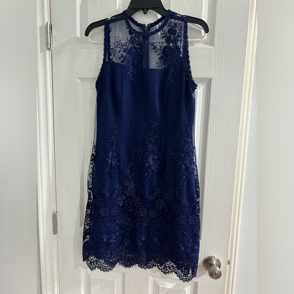 Dress - Picture 3 of 9